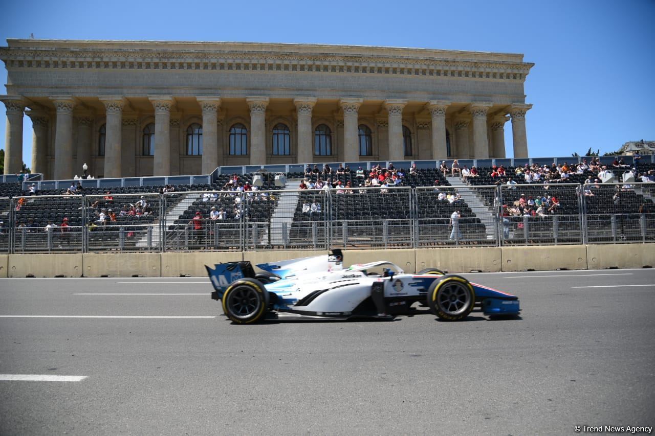 На Гран-при Азербайджана «Формулы-1» начались свободные заезды (ФОТО)