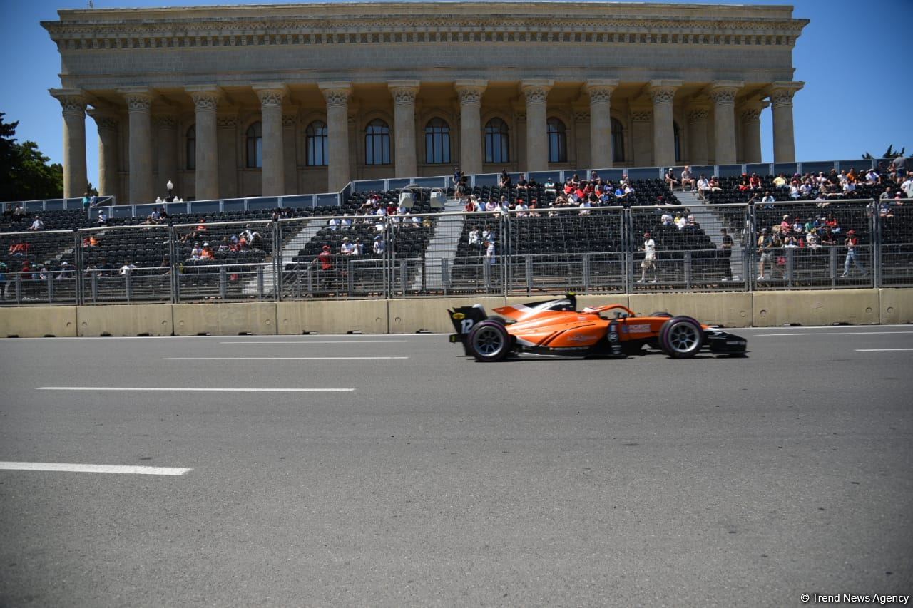 На Гран-при Азербайджана «Формулы-1» начались свободные заезды (ФОТО)