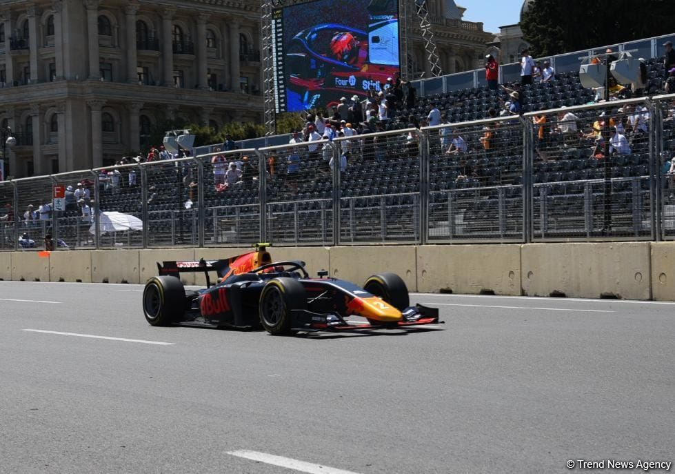 На Гран-при Азербайджана «Формулы-1» начались свободные заезды (ФОТО)