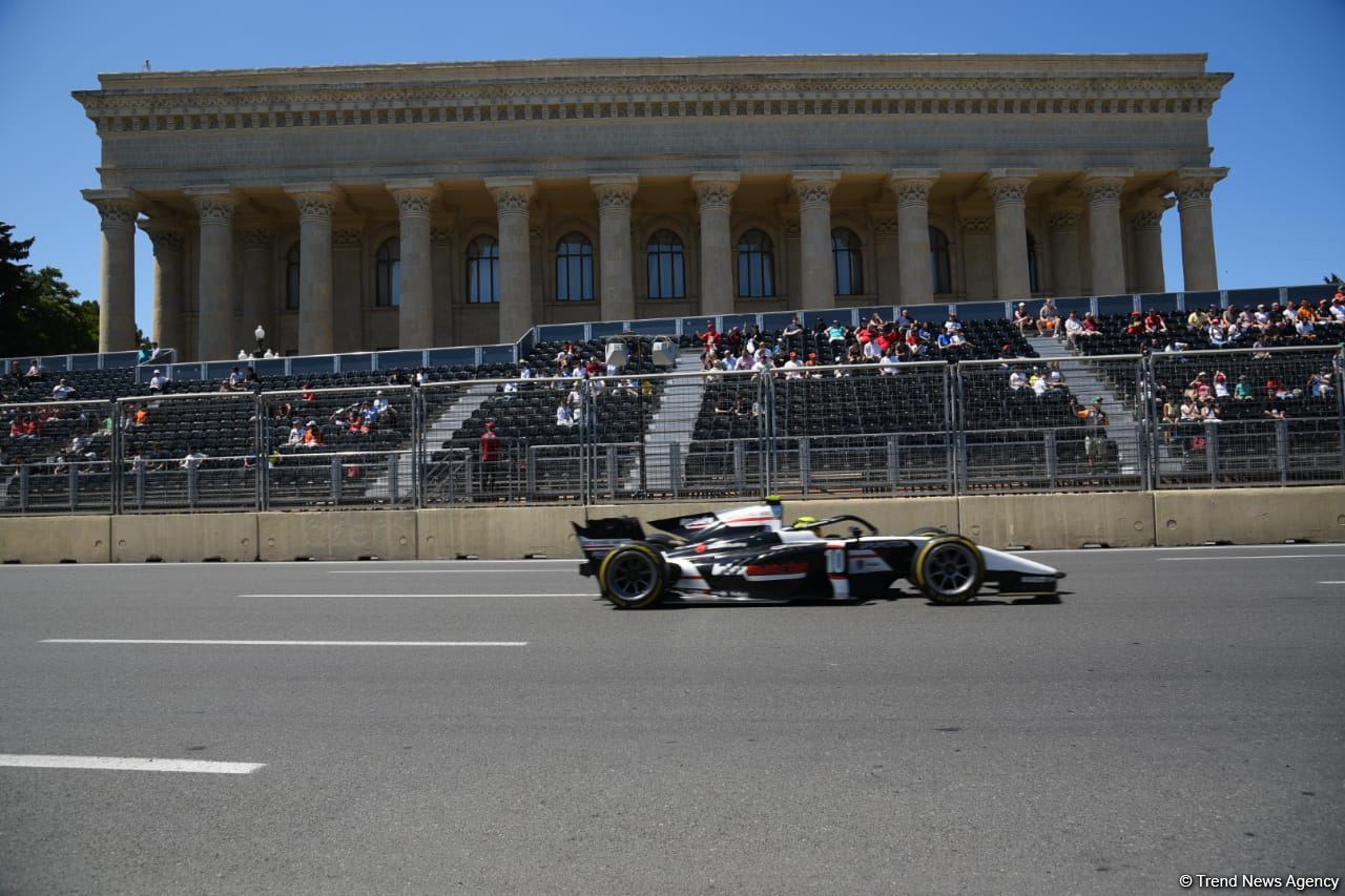 На Гран-при Азербайджана «Формулы-1» начались свободные заезды (ФОТО)