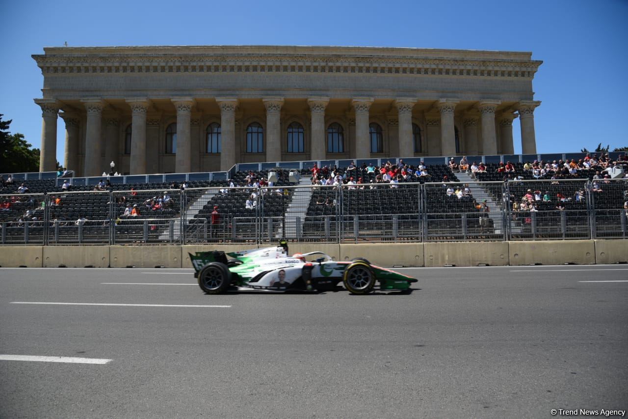 На Гран-при Азербайджана «Формулы-1» начались свободные заезды (ФОТО)