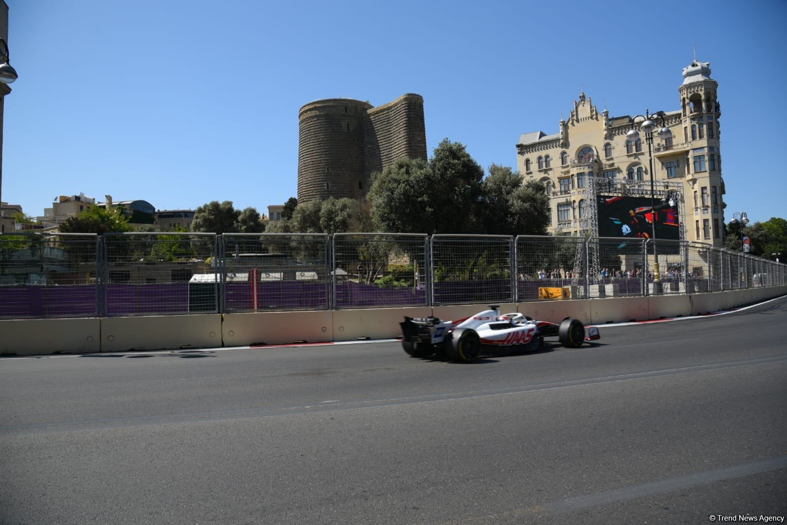 На Гран-при Азербайджана «Формулы-1» начались свободные заезды (ФОТО)