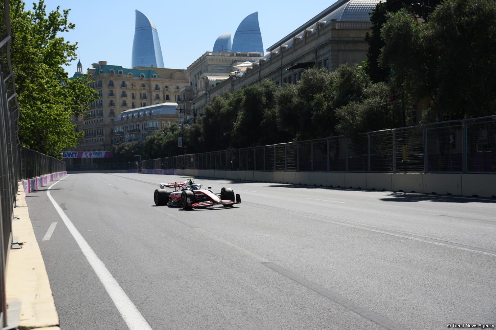 На Гран-при Азербайджана «Формулы-1» начались свободные заезды (ФОТО)