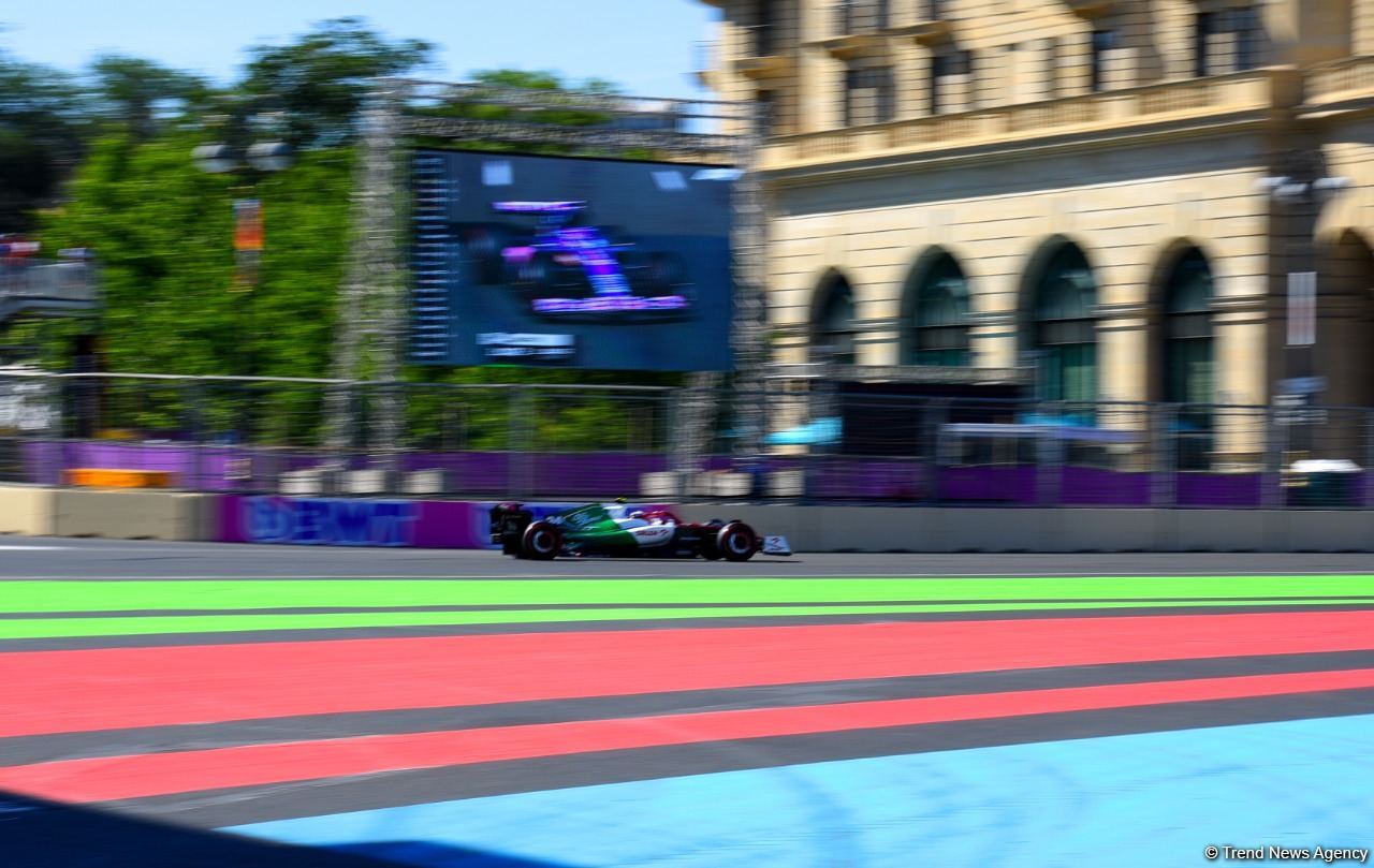 Стартовала квалификационная сессия пилотов «Формулы-1» в Баку (ФОТО)