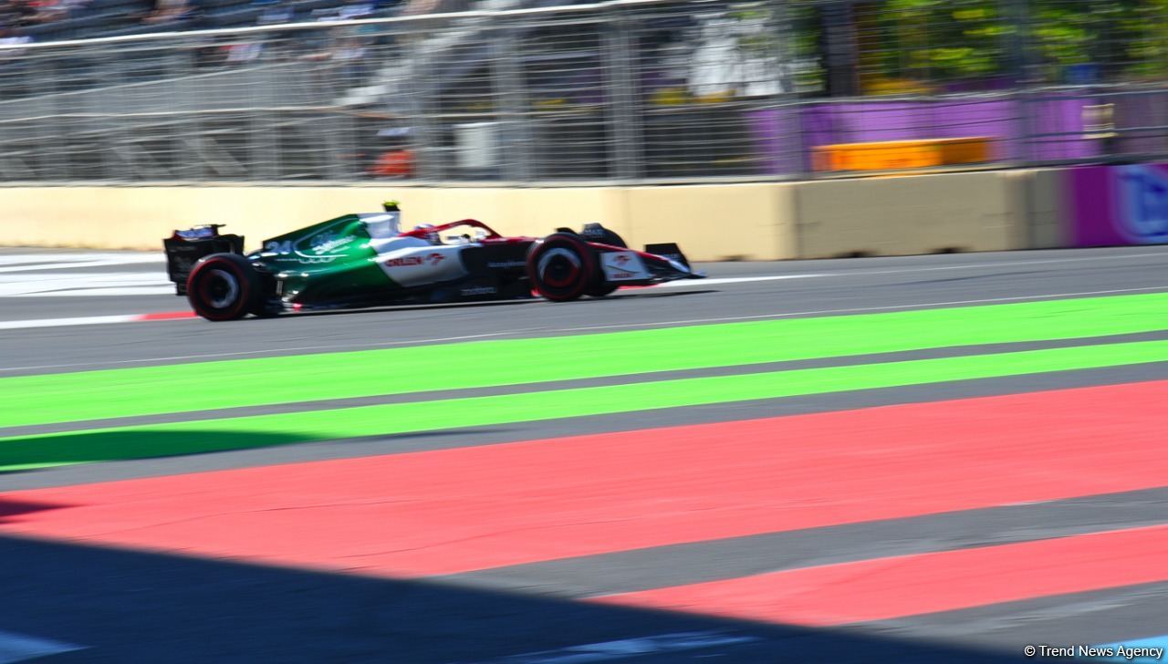 Стартовала квалификационная сессия пилотов «Формулы-1» в Баку (ФОТО)