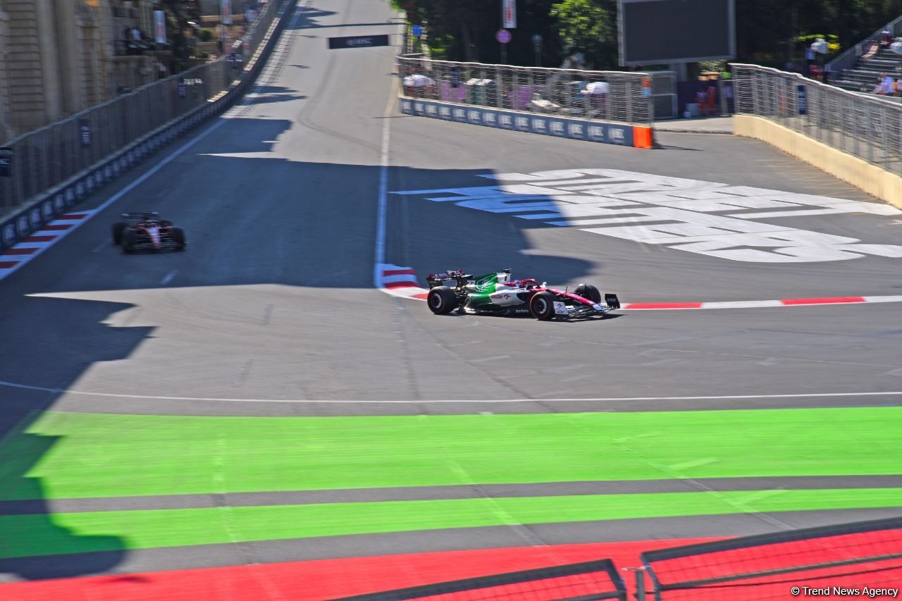 Стартовала квалификационная сессия пилотов «Формулы-1» в Баку (ФОТО)