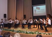 В Баку появился юный Адриано Челентано со своей экономкой Мами и Орнеллой Мути (ВИДЕО, ФОТО)