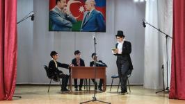 В Баку появился юный Адриано Челентано со своей экономкой Мами и Орнеллой Мути (ВИДЕО, ФОТО)