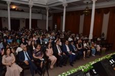 В Баку появился юный Адриано Челентано со своей экономкой Мами и Орнеллой Мути (ВИДЕО, ФОТО)