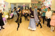 В Баку появился юный Адриано Челентано со своей экономкой Мами и Орнеллой Мути (ВИДЕО, ФОТО)