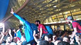 Ставшая чемпионом Европы сборная Азербайджана по мини-футболу вернулась в Баку (ФОТО)