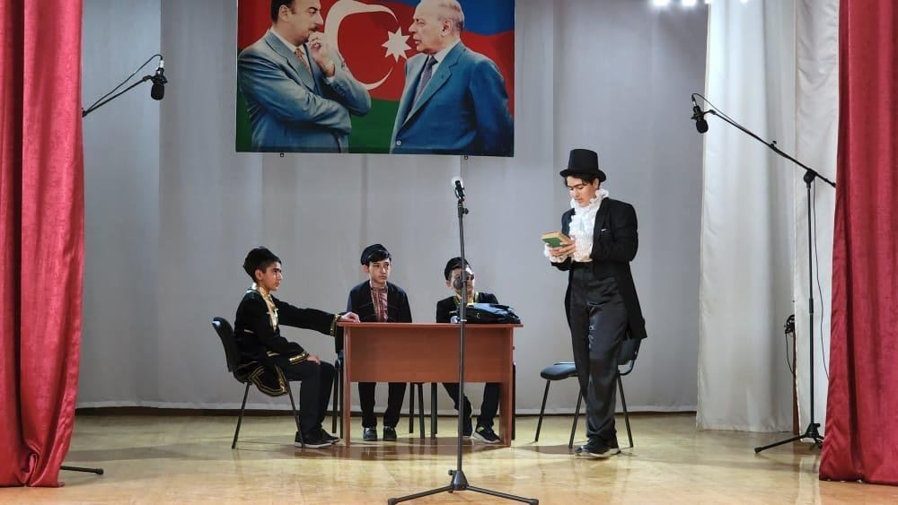 В Баку появился юный Адриано Челентано со своей экономкой Мами и Орнеллой Мути (ВИДЕО, ФОТО)