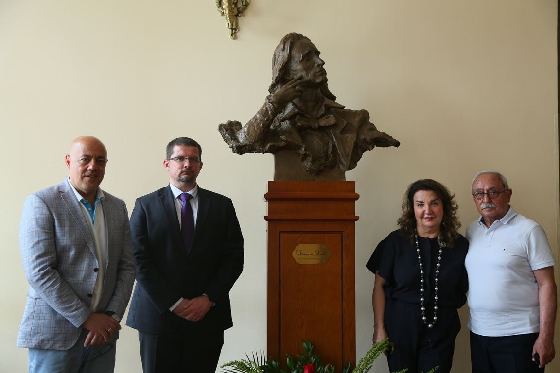 В Бакинской музыкальной академии состоялось открытие бюста Ференца Листа (ФОТО)