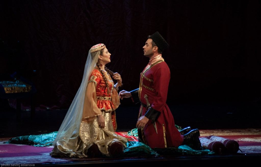 Cвоими собственными женщинами он подвергается унижениям и обману – и смех, и грех в Азербайджане (ФОТО)