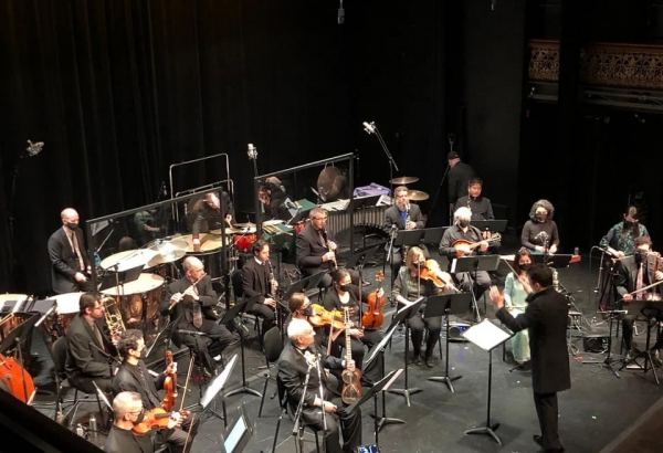 Две мировые премьеры в Канаде от азербайджанского дирижера (ФОТО)