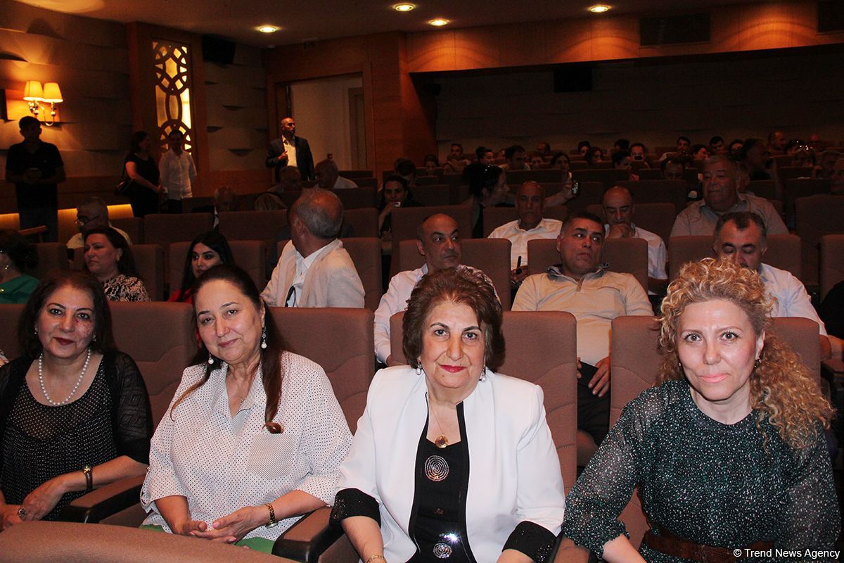 В Баку состоялась презентация фильма Аяза Салаева "Земля" об изгнании  азербайджанцев из Армении (ВИДЕО, ФОТО)