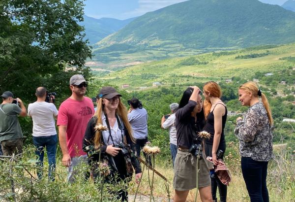 Началась поездка известных зарубежных путешественников на освобожденные территории Азербайджана (ФОТО)