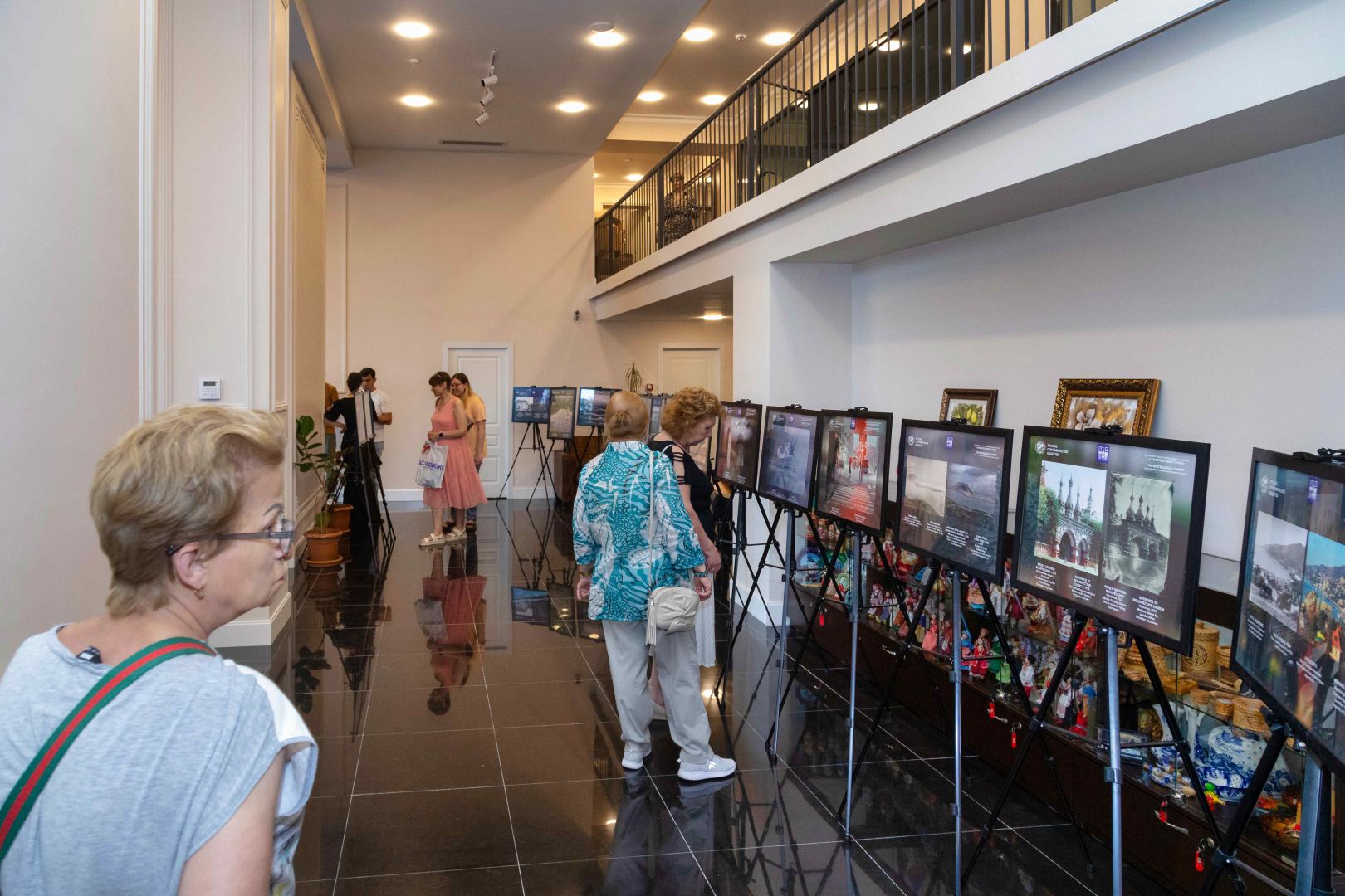 В Баку открылась выставка и прошел концерт "Самая красивая страна" (ФОТО)