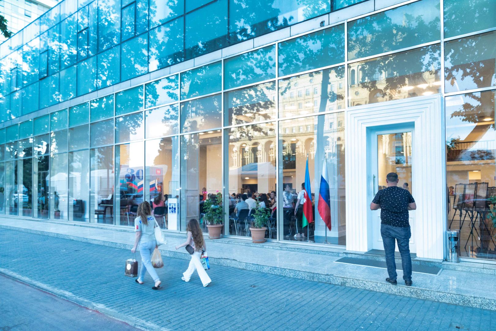 В Баку открылась выставка и прошел концерт "Самая красивая страна" (ФОТО)