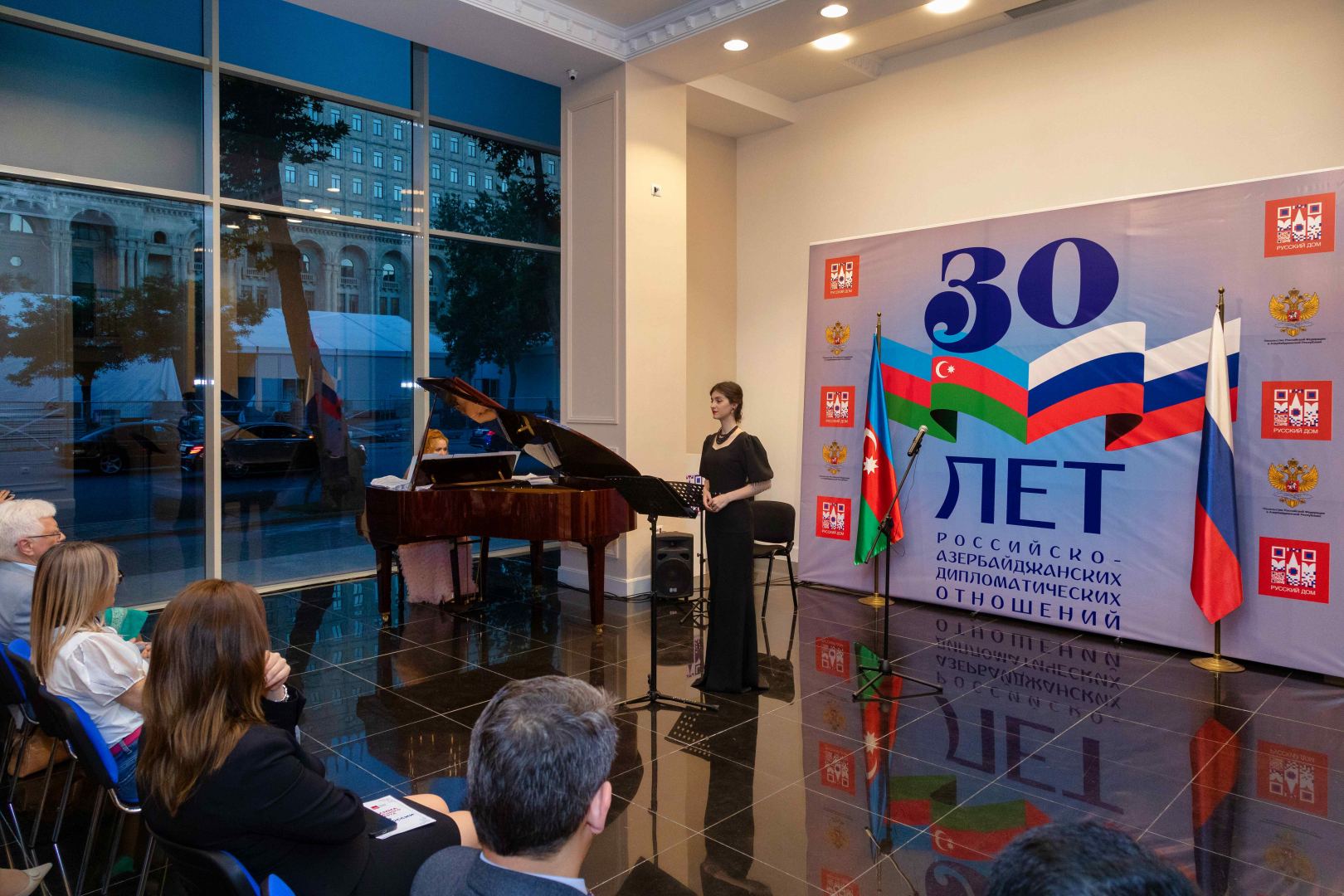 В Баку открылась выставка и прошел концерт "Самая красивая страна" (ФОТО)