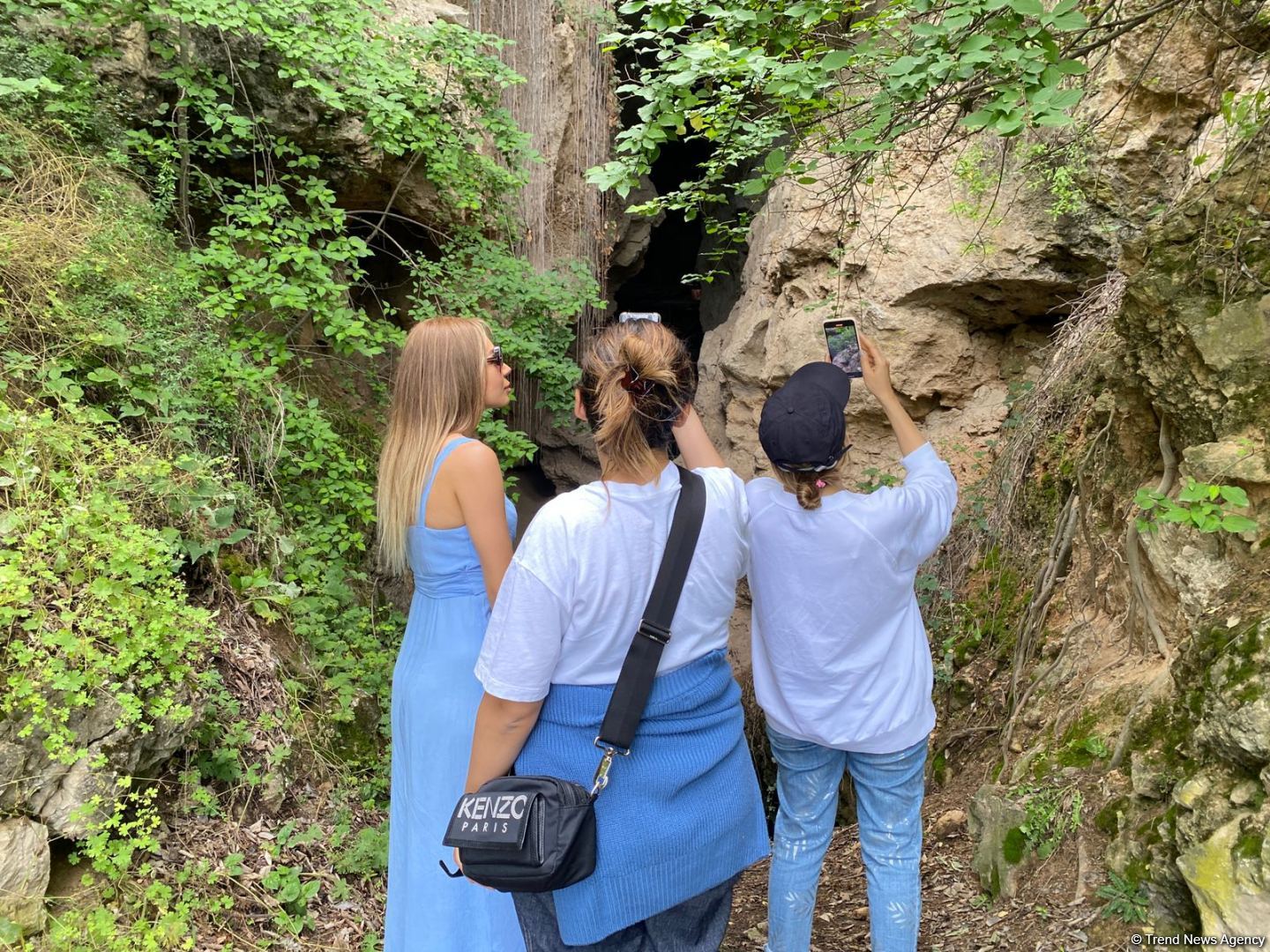 Началась поездка известных зарубежных путешественников на освобожденные территории Азербайджана (ФОТО)