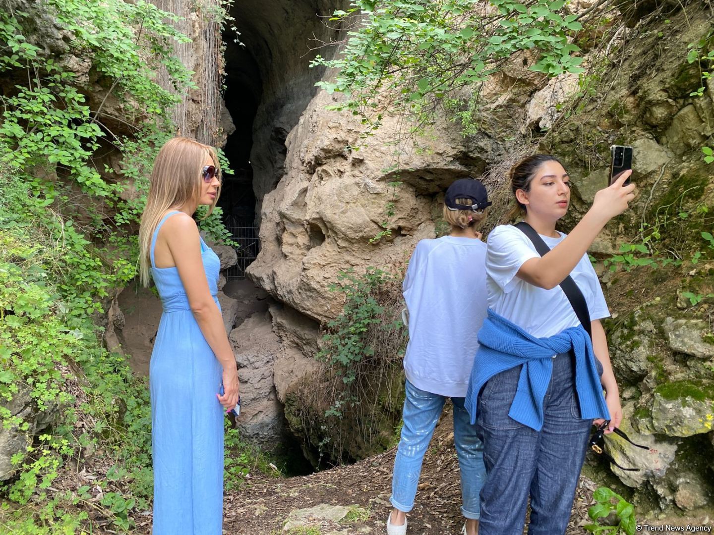 Началась поездка известных зарубежных путешественников на освобожденные территории Азербайджана (ФОТО)