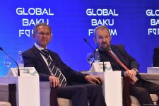На IX Глобальном Бакинском форуме состоялось панельное заседание на тему мира и стабильности в регионе Ближнего Востока (ФОТО)