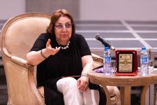 YARAT организовал встречу с художницей Лятафет Мамедовой: Живопись - это моя душа! (ФОТО)