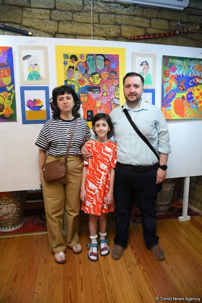 Leonardo Art School Baku организовала выставку юных художников «Полет фантазий» (ФОТО)