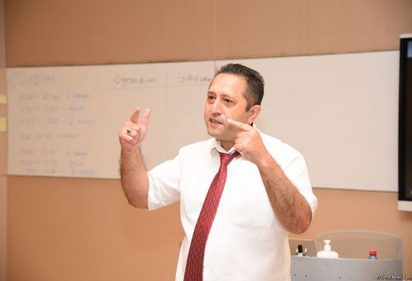 Корреспондент Trend провел тренинг для сотрудников министерства культуры Азербайджана (ФОТО)