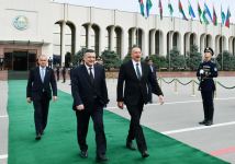 Президент Ильхам Алиев отправился в город Ургенч (ФОТО/ВИДЕО)