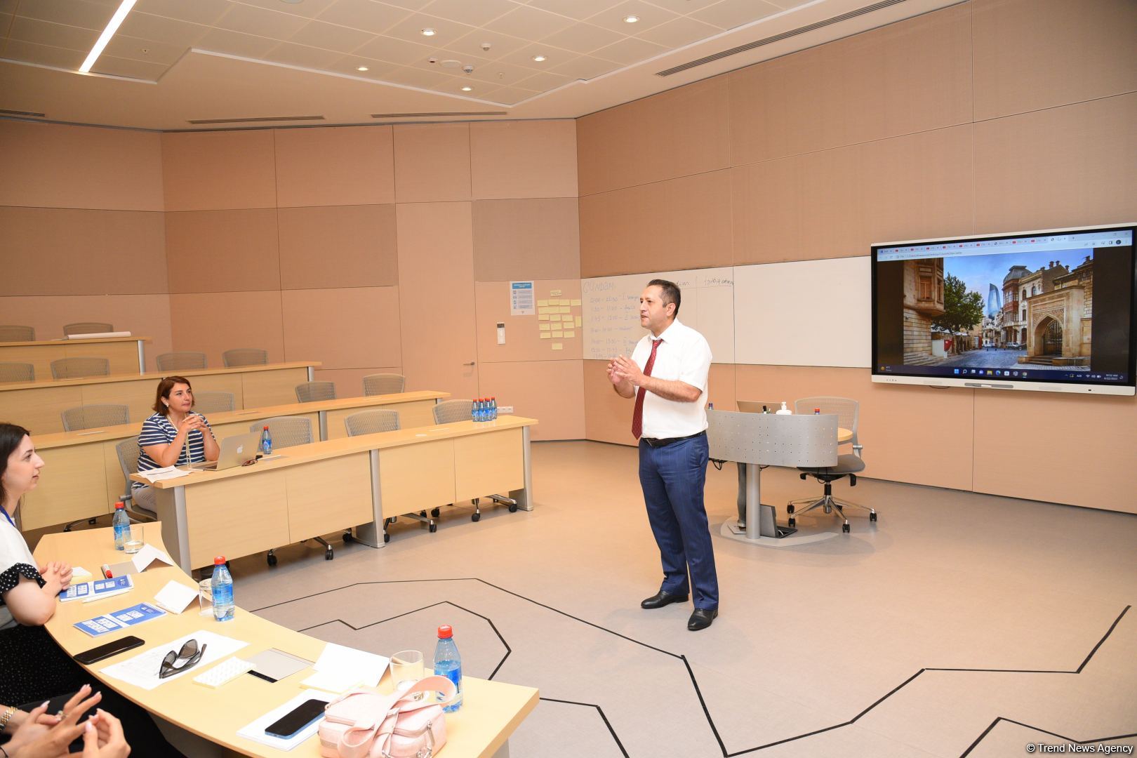 Корреспондент Trend провел тренинг для сотрудников министерства культуры Азербайджана (ФОТО)