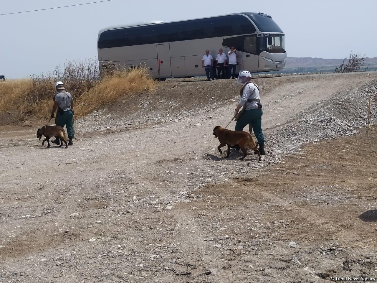Начался визит представителей политпартий на освобожденные территории (ФОТО)