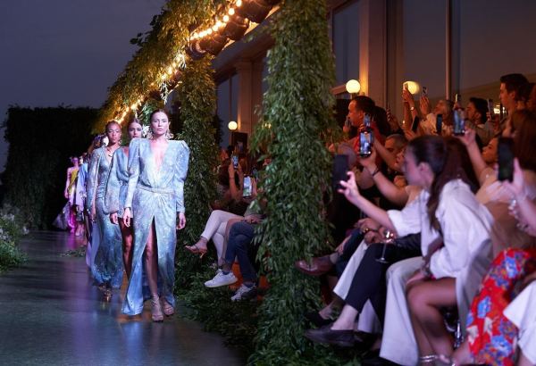 Выше только небо! Показ коллекции AFFFAIR Руфата Исмаила прошел на одной из самых высоких смотровых площадок Баку (ФОТО)