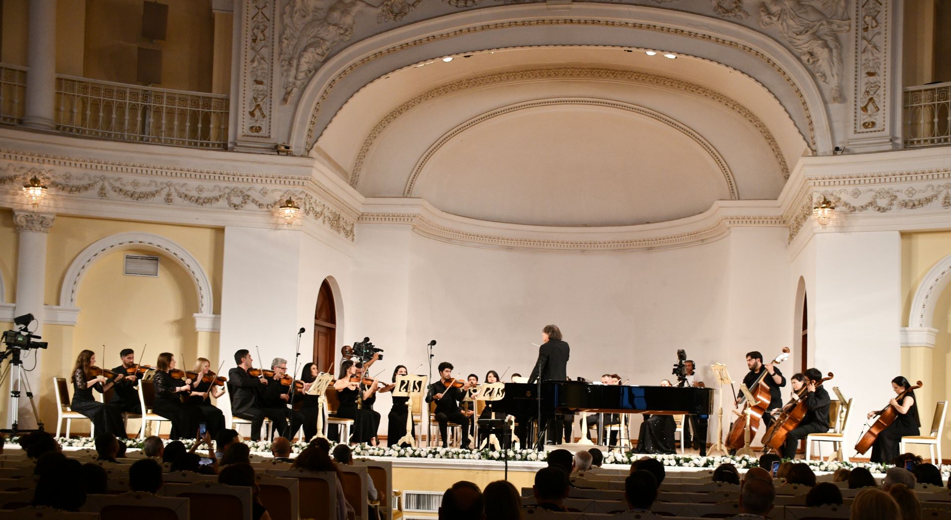 В Баку состоялся благотворительный концерт "Карабахская ночь" (ФОТО)