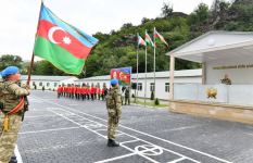 Президент Ильхам Алиев вручил боевое знамя воинской части коммандос в Кяльбаджарском районе (ФОТО)