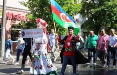 Азербайджанский актер вызвал овации зрителей "Ледового дворца" Бобруйска – яркие моменты фестиваля "Венок дружбы" (ВИДЕО, ФОТО)