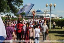 Азербайджанский актер вызвал овации зрителей "Ледового дворца" Бобруйска – яркие моменты фестиваля "Венок дружбы" (ВИДЕО, ФОТО)