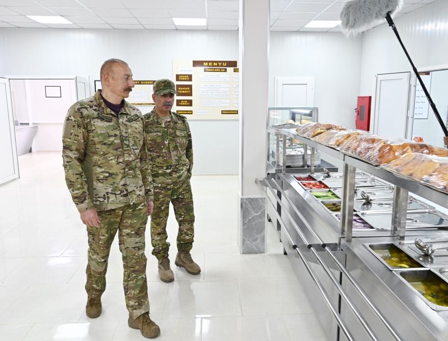 Президент Ильхам Алиев принял участие в открытии воинской части в Кяльбаджарском районе (ФОТО/ВИДЕО)