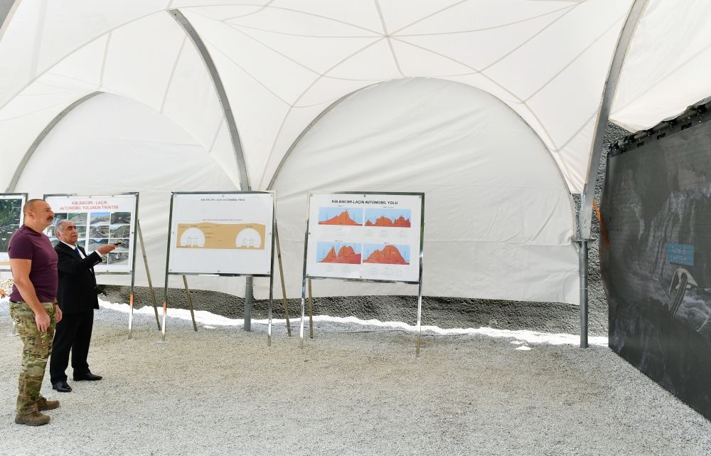 Президент Ильхам Алиев ознакомился со строительством автодороги Кяльбаджар-Лачин (ФОТО/ВИДЕО)