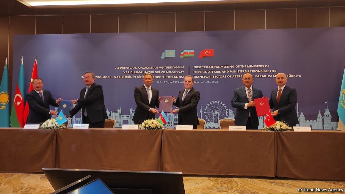 В Баку главы МИД Азербайджана, Турции и Казахстана подписали декларацию о сотрудничестве (ФОТО)