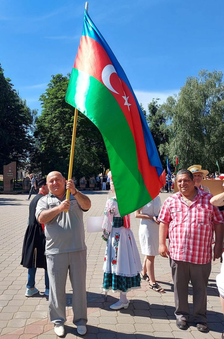 Азербайджанский актер вызвал овации зрителей "Ледового дворца" Бобруйска – яркие моменты фестиваля "Венок дружбы" (ВИДЕО, ФОТО)