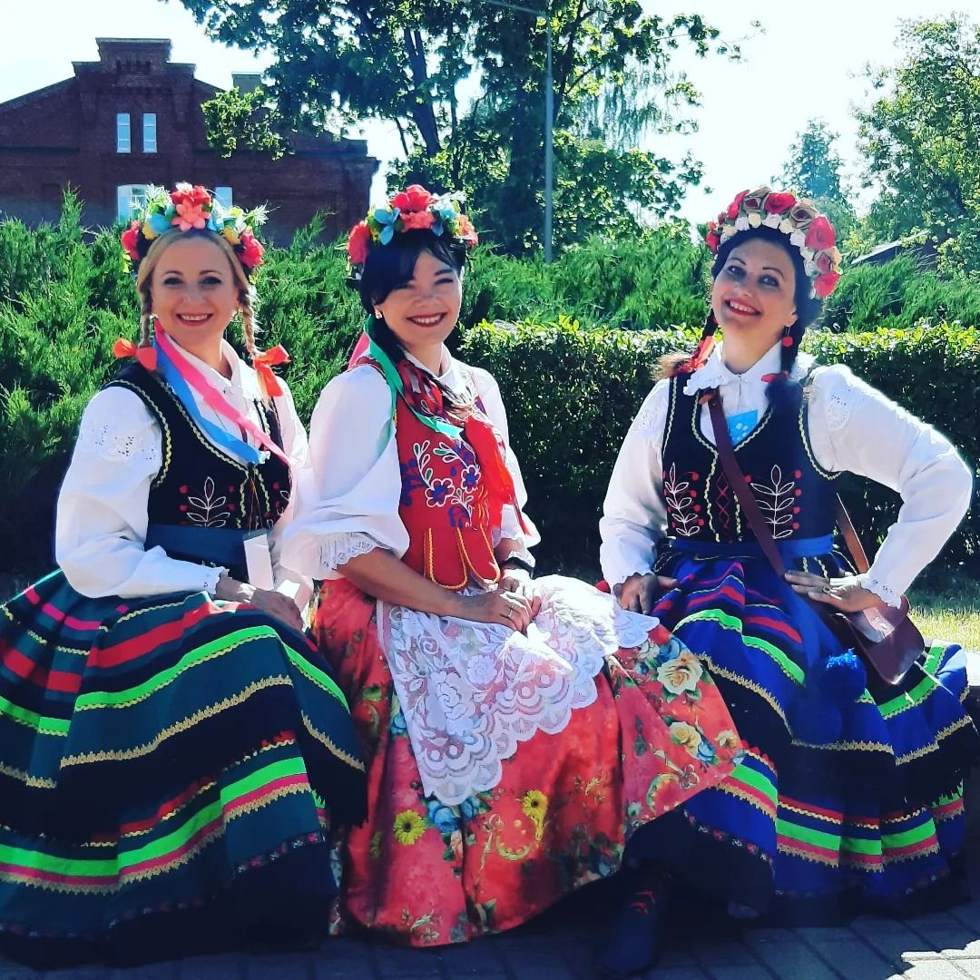 Азербайджанский актер вызвал овации зрителей "Ледового дворца" Бобруйска – яркие моменты фестиваля "Венок дружбы" (ВИДЕО, ФОТО)