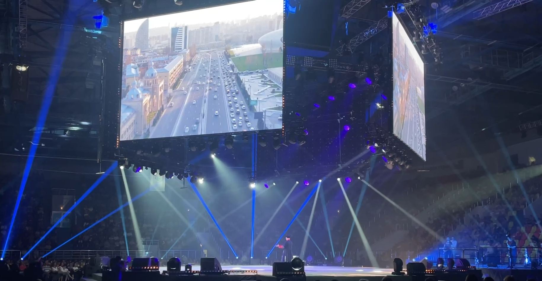 Азербайджанский актер вызвал овации зрителей "Ледового дворца" Бобруйска – яркие моменты фестиваля "Венок дружбы" (ВИДЕО, ФОТО)