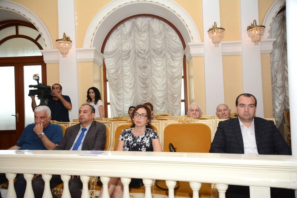 Чарующие звуки тара в Баку (ФОТО)