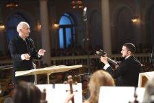 Чарующие звуки тара в Баку (ФОТО)