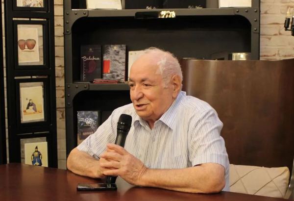 О жизни, творчестве и вдохновении – беседа народного поэта Вахида Азиза с представителями молодежи (ФОТО)