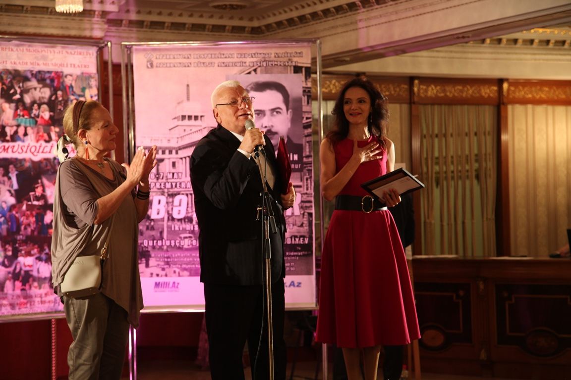 В Баку прошла церемония награждения лучших актеров театрального сезона (ФОТО)