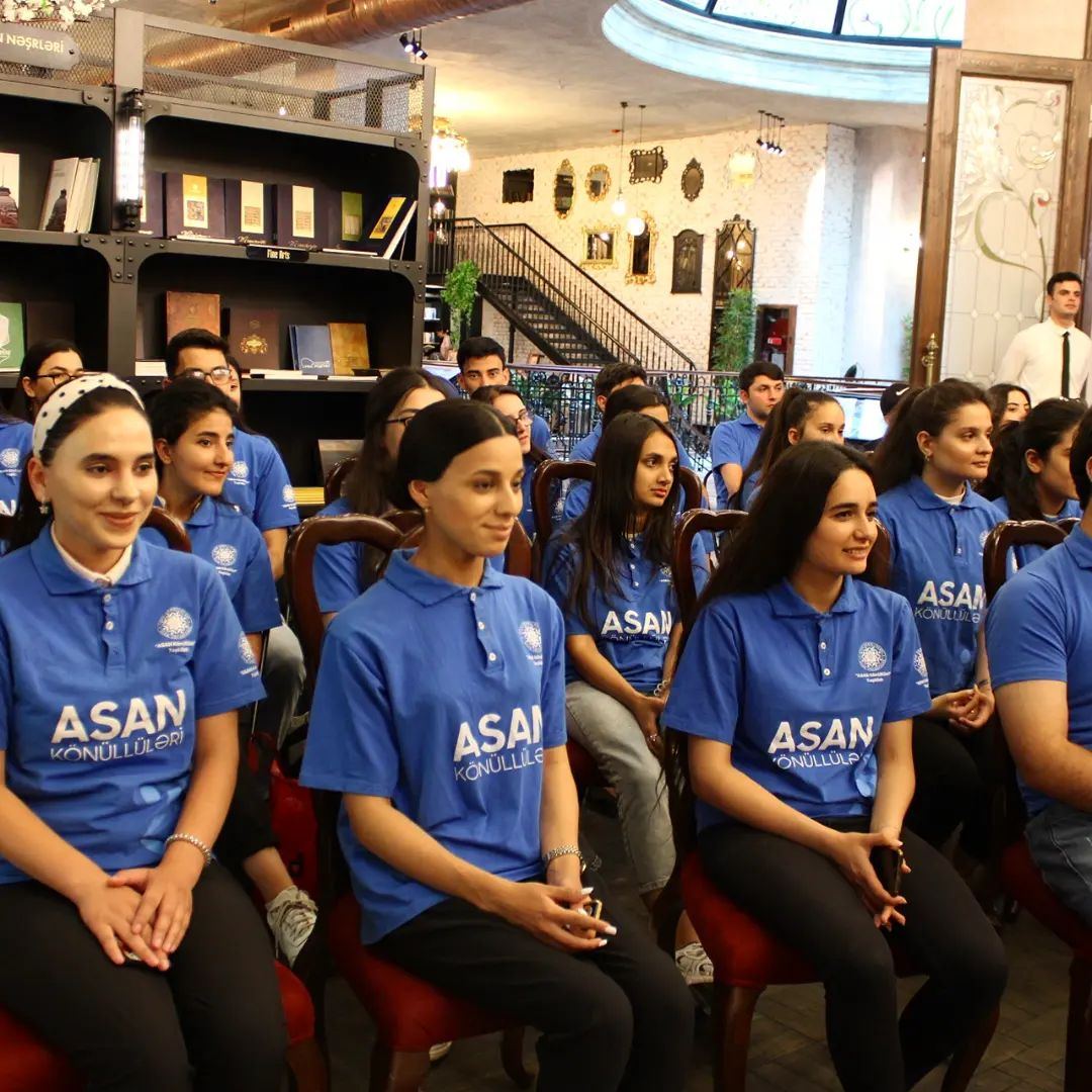 О жизни, творчестве и вдохновении – беседа народного поэта Вахида Азиза с представителями молодежи (ФОТО)