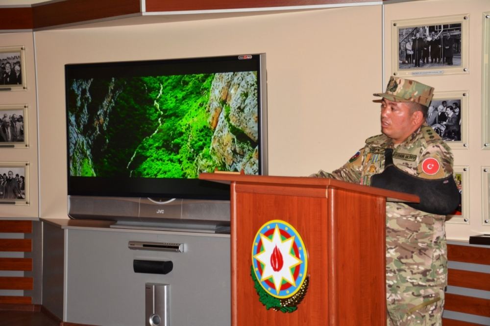 Этибар Гасанзаде представил проект "Шуша – вершина Победы" с участием героев Карабахской войны (ФОТО)